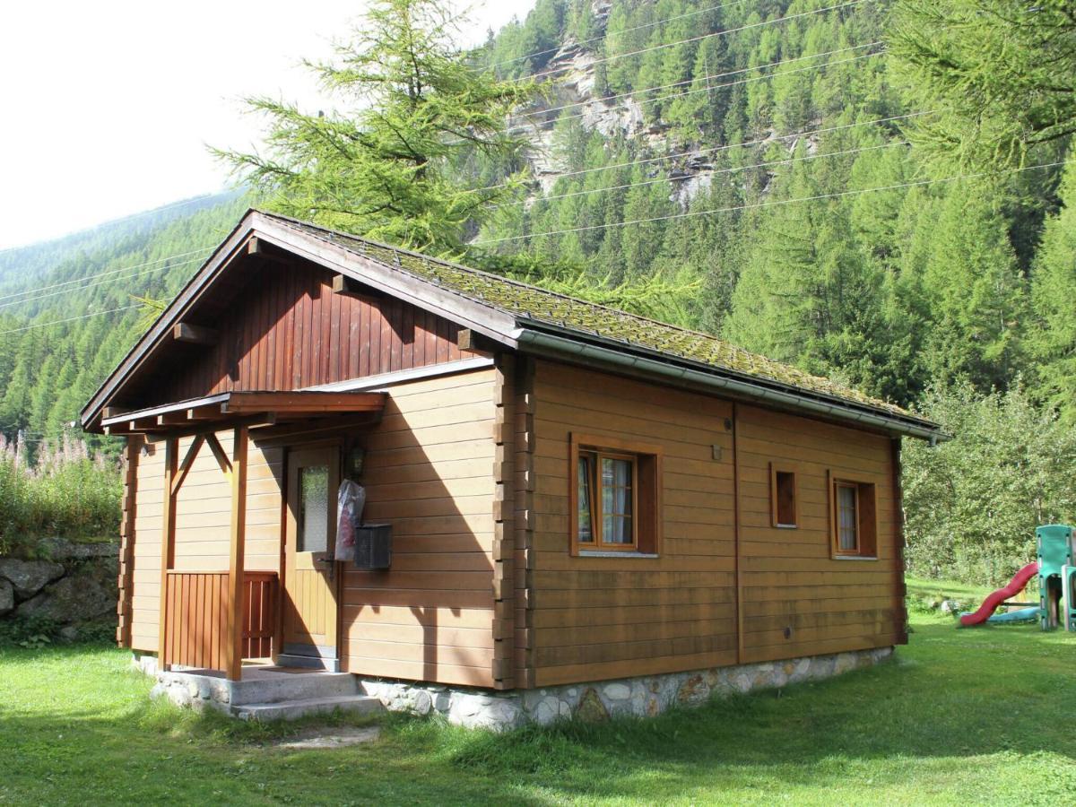 Modern Chalet in Saas Balen with Garden Exterior foto