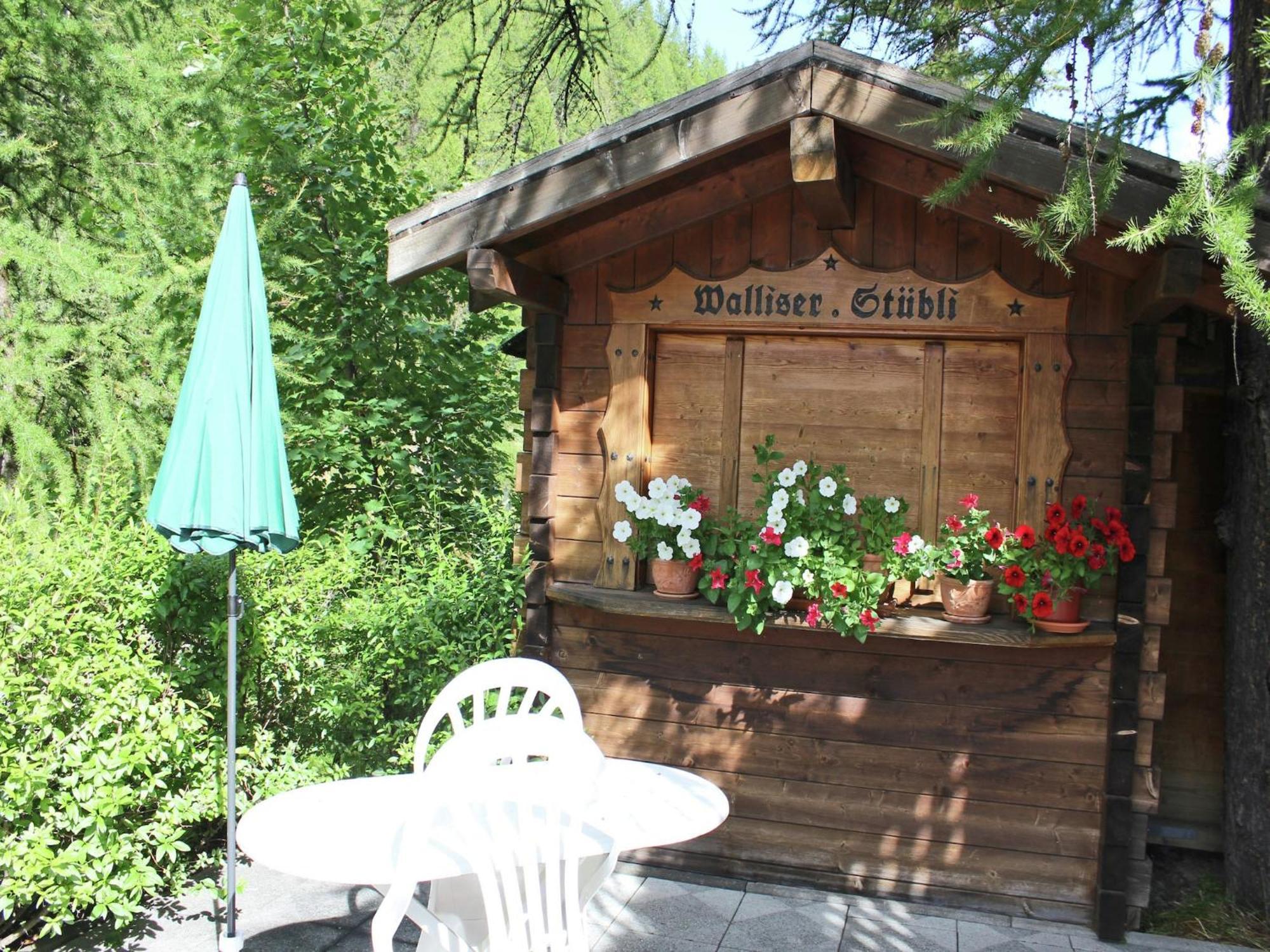 Modern Chalet in Saas Balen with Garden Exterior foto