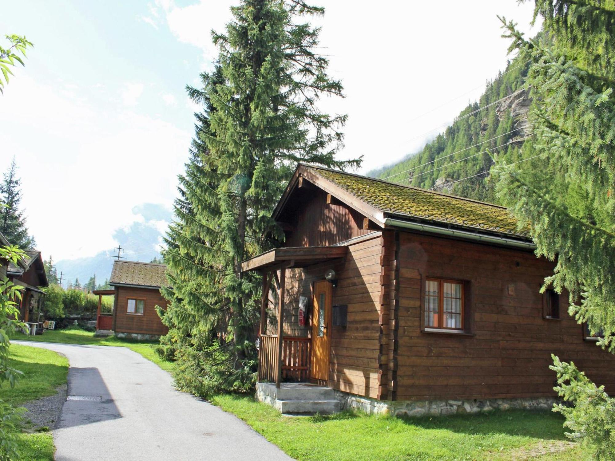 Modern Chalet in Saas Balen with Garden Exterior foto