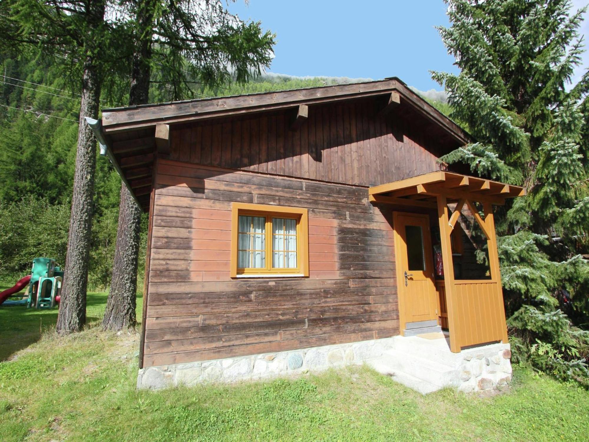 Modern Chalet in Saas Balen with Garden Exterior foto