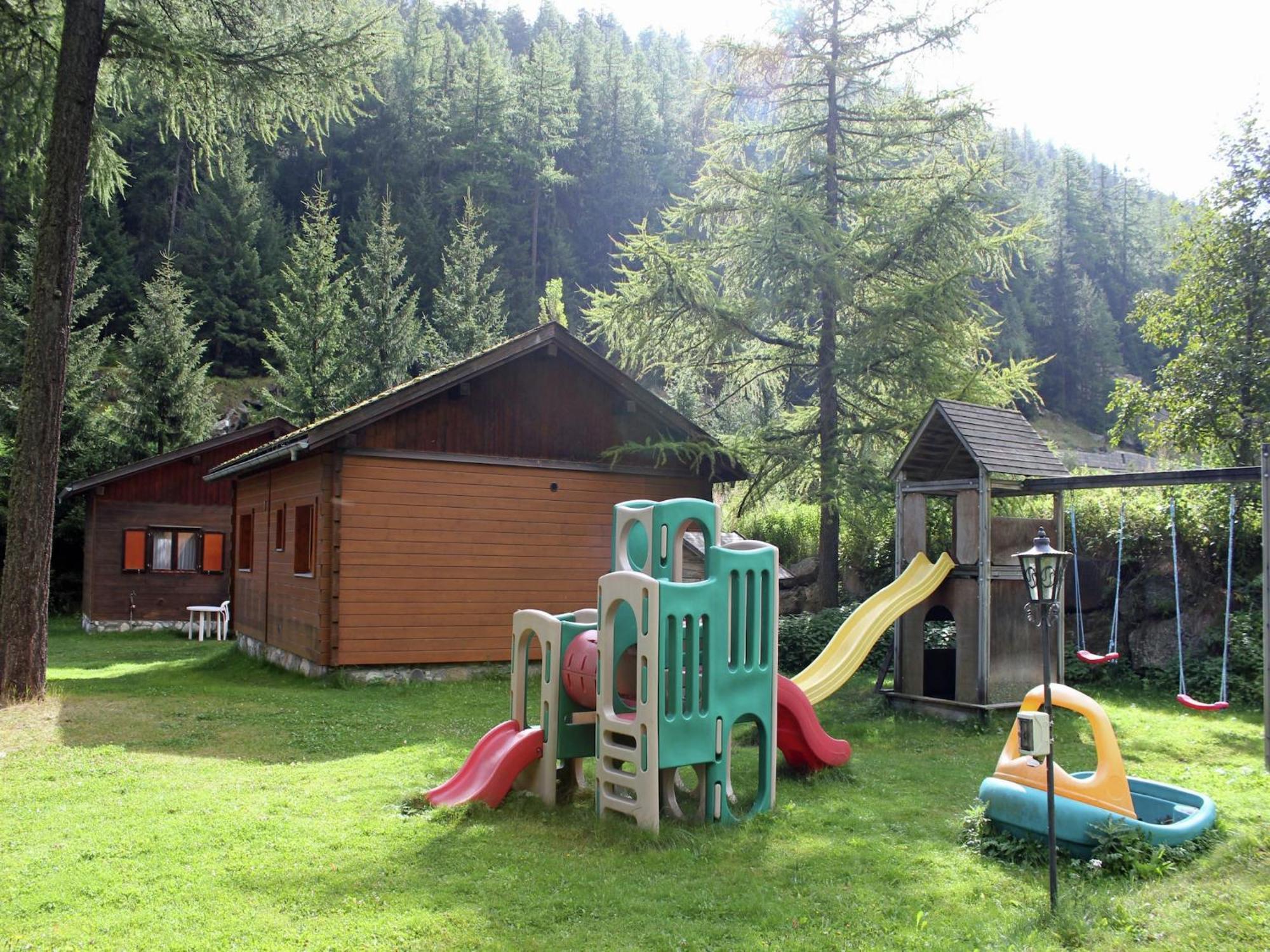 Modern Chalet in Saas Balen with Garden Exterior foto